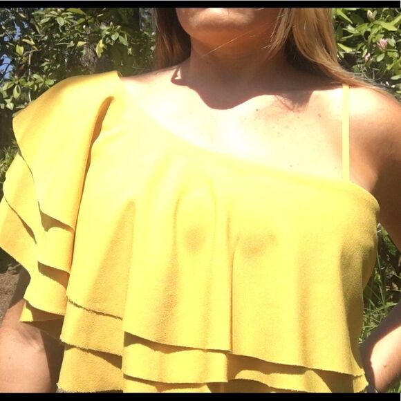 Bishop and Young Off The Shoulder Ruffle Top - Picture 4 of 6